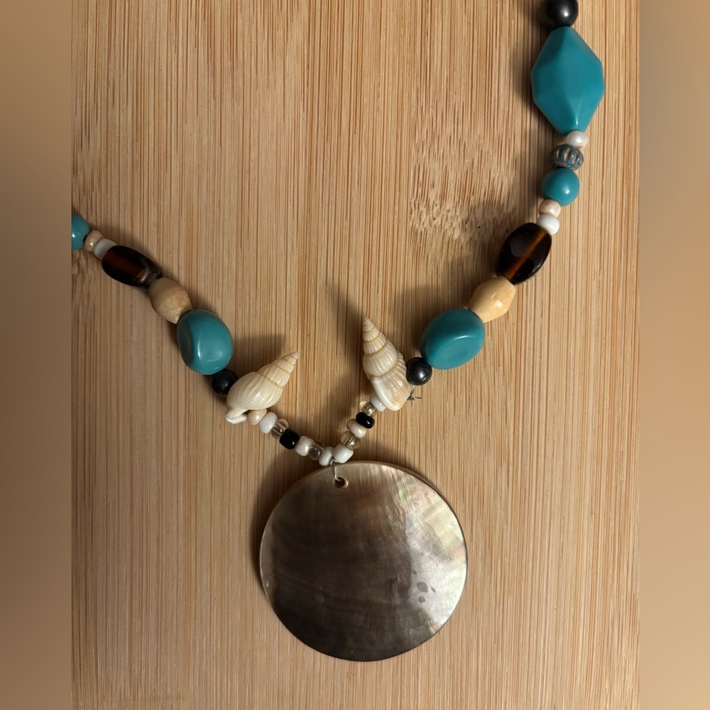 Shell Pendant Necklace